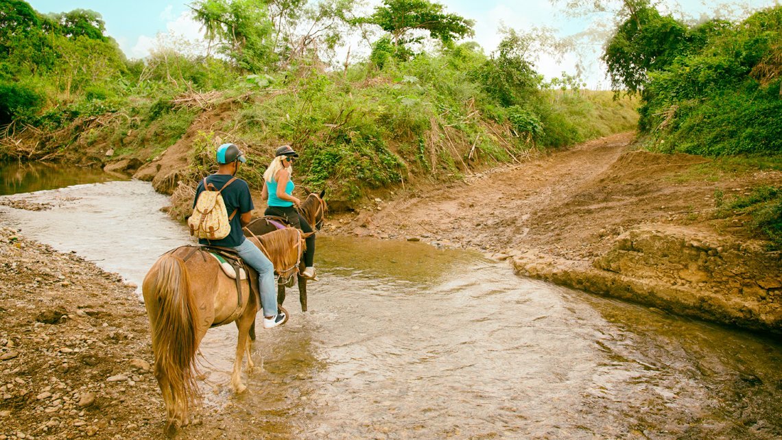 Balade à cheval à la cascade Horseback riding to the waterfall - MyJ by Non