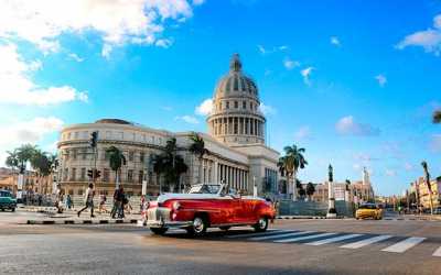 2 Transfer (Aeropuerto - La Habana - Varadero) + City Tour + Tropicana + Seafari Cayo Blanco Transfer in and out + Havana City Tour