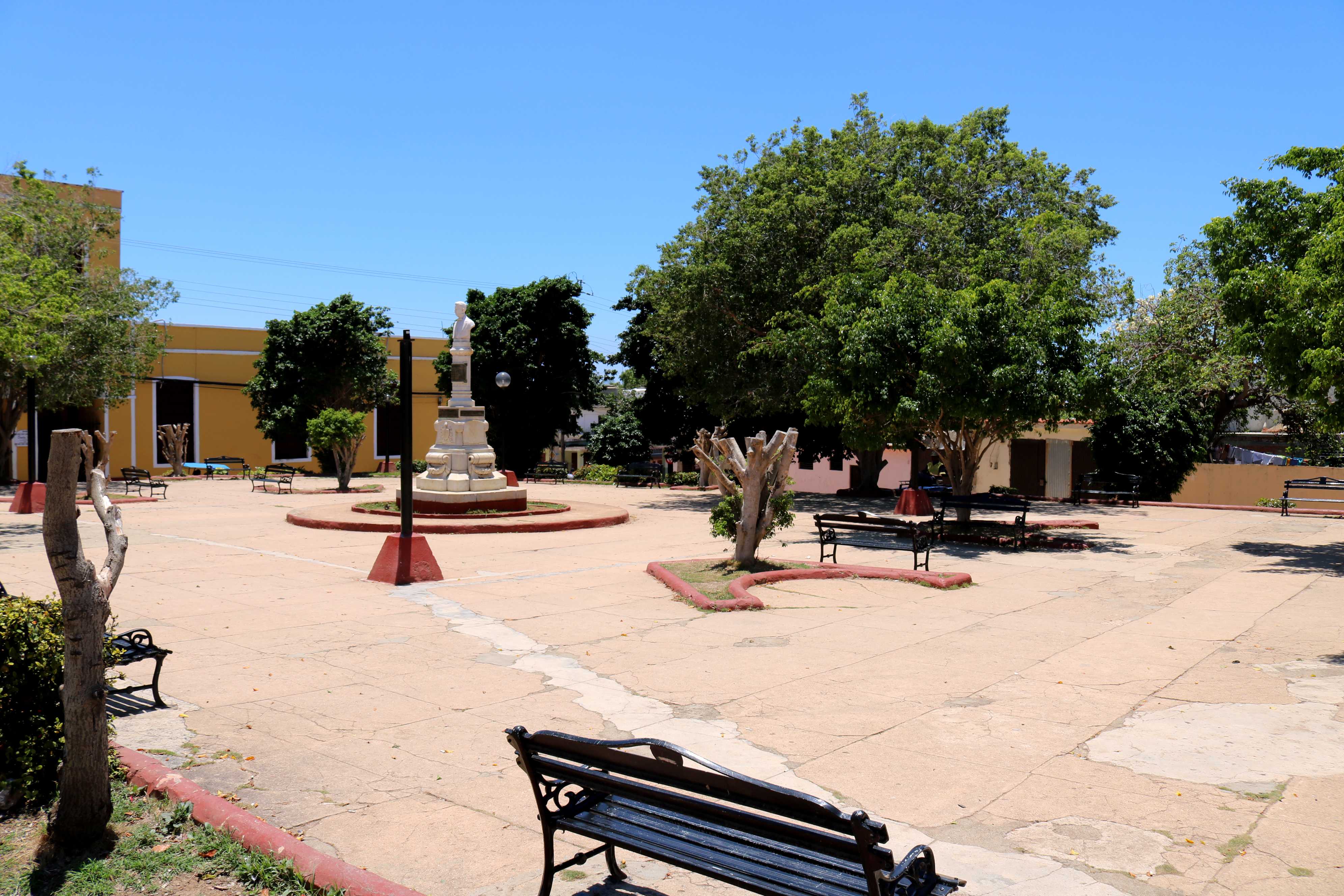 Plazas coloniales, Emporio de leyendas Colonial Squares Center of Legends
