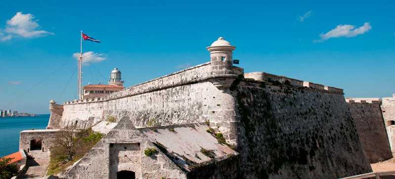 Premium Photo  View of the atlantic ocean from the fortress of san carlos  de la cabana in havana cuba